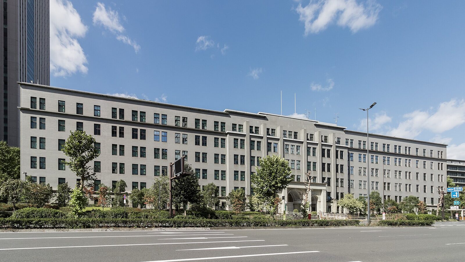 東京霞關的日本財務省廳舍外觀