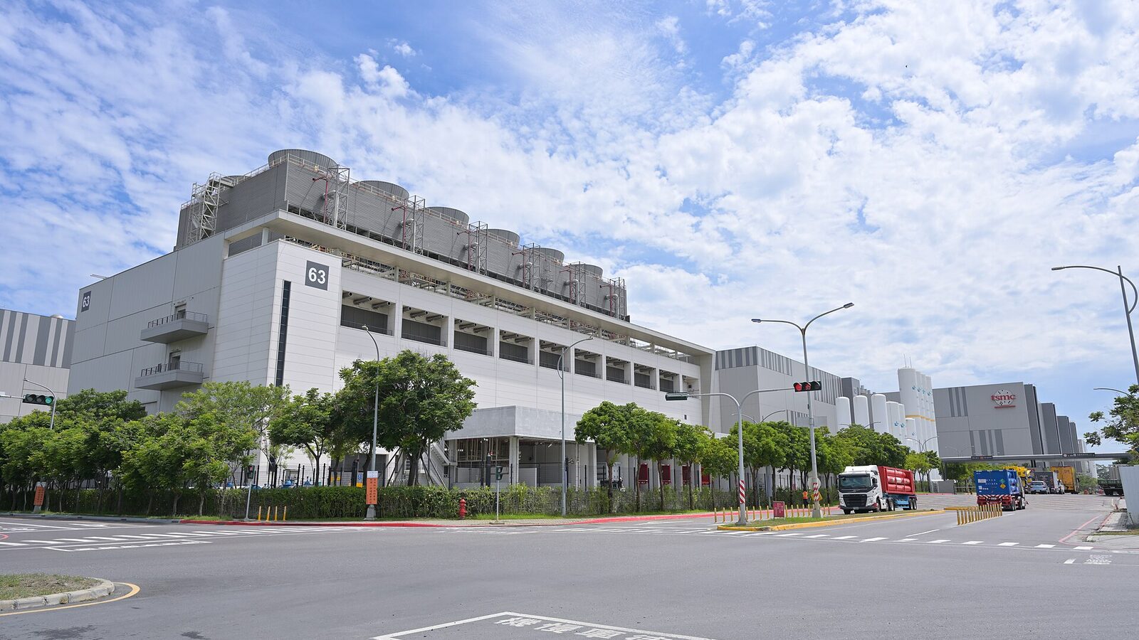 台南科學園區的台積電十八廠外觀